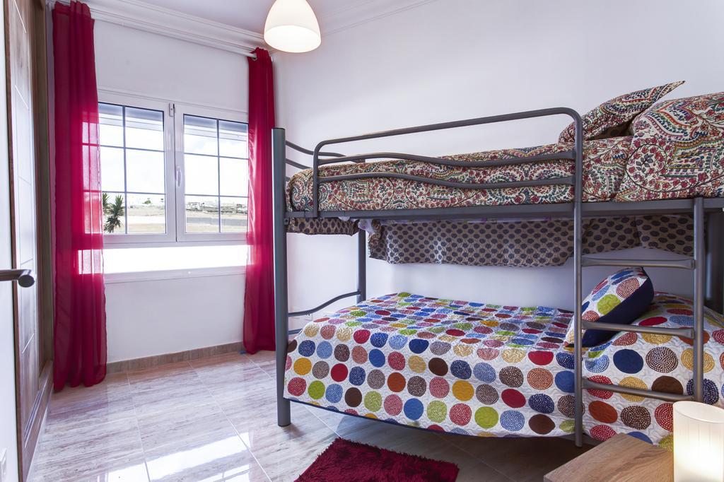 Apartamentos San Bartolome المظهر الخارجي الصورة